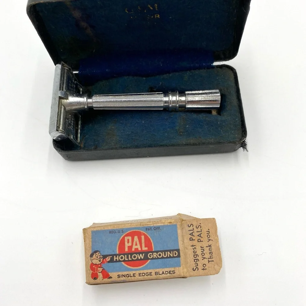Vintage GEM Micromatic Single Edge Safety Razor Set With Case Two Razor Blades. - Picture 10 of 10